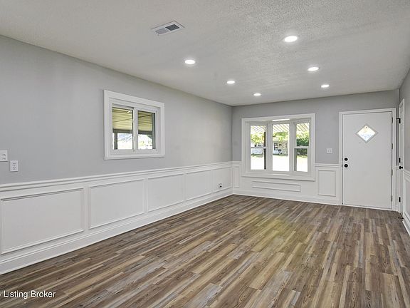 5th image of 4804 Seville Dr
