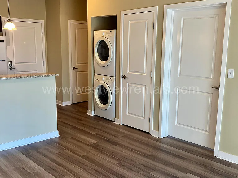200 E Maple St — Photo 287