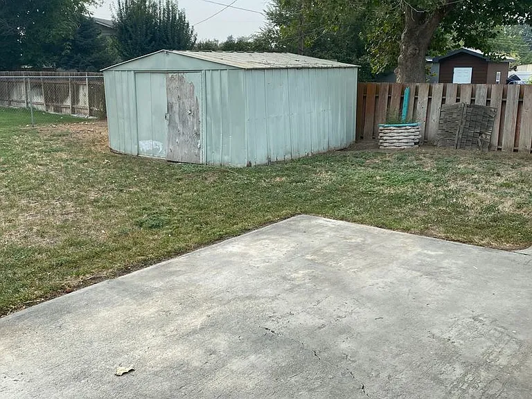 529 Sharon Ave E — Photo 10