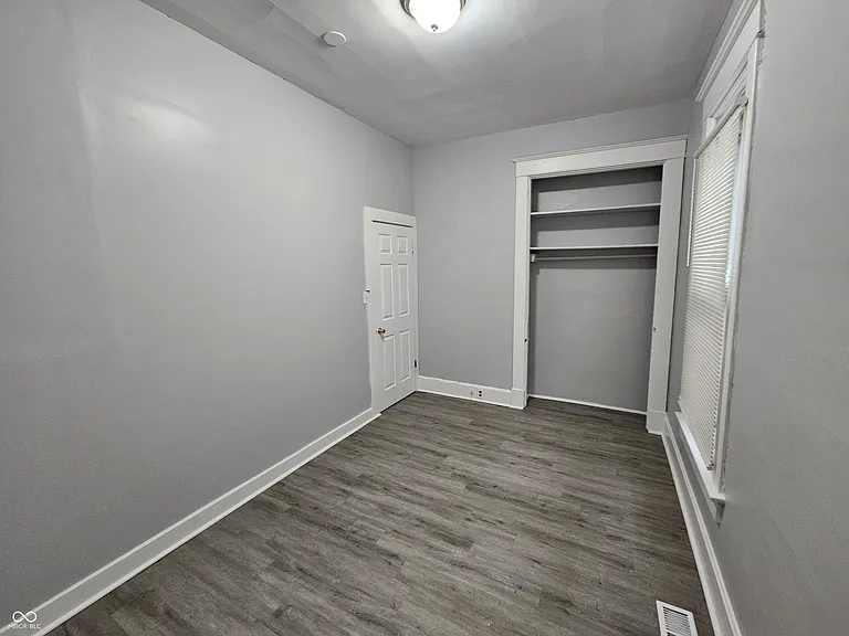 224 Iowa St — Photo 10
