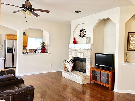3rd image of 1904 Barnett Dr