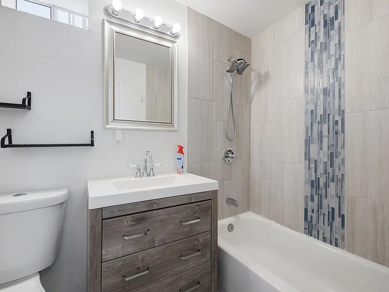 1220 N Catalina Ave — Photo 19