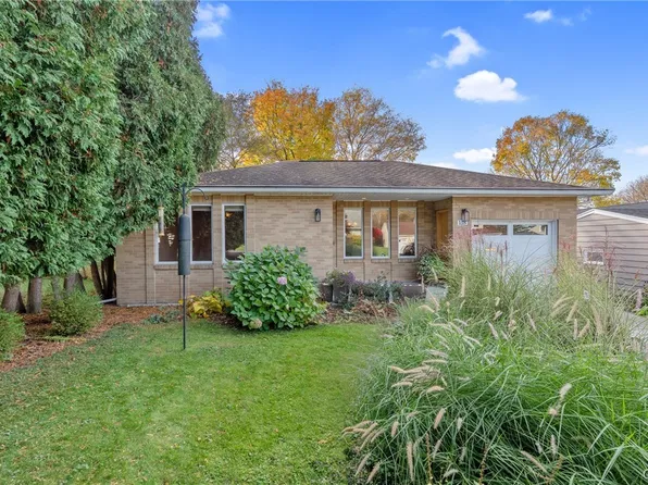 118 Fairwood Dr, Syracuse, NY 13219
