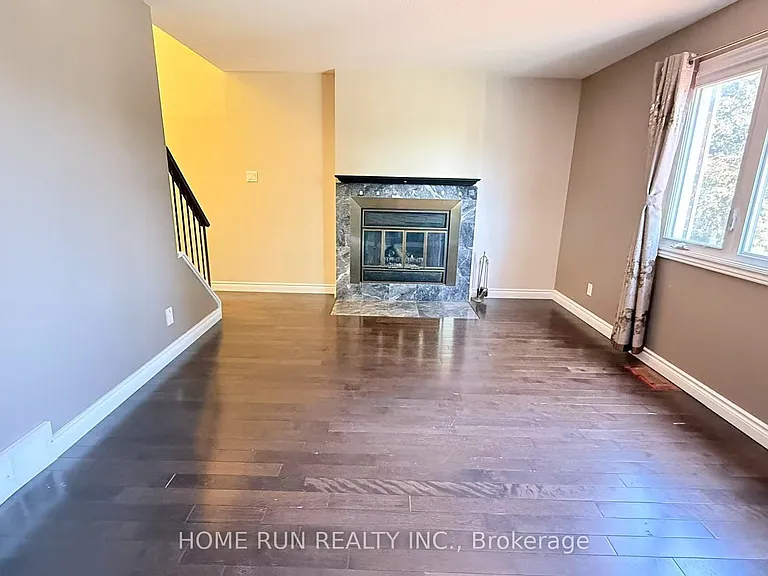2067 Legrand Cres — Photo 11