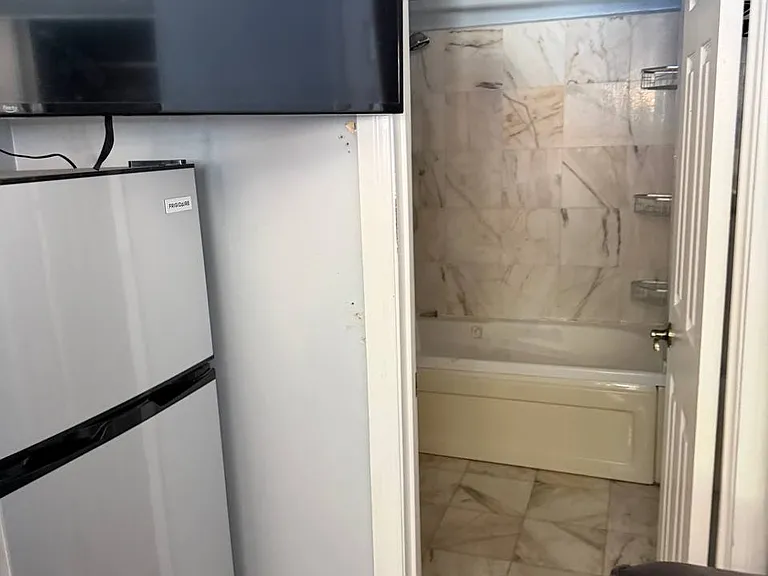 4625 Louise Ave #6 — Photo 16