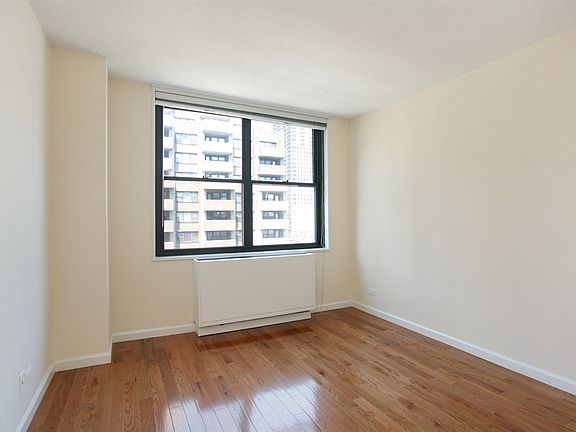 5th image of 301 E 87th St APT 12C