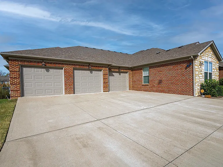 102 Rumsey Cir — Photo 18