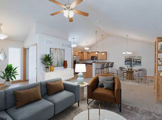 8966 Broken Spoke Dr, Lincoln, NE 68507