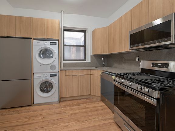 5th image of 210 Prospect Park W APT 2D