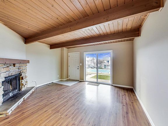 5th image of 323 Meadow Green Ln