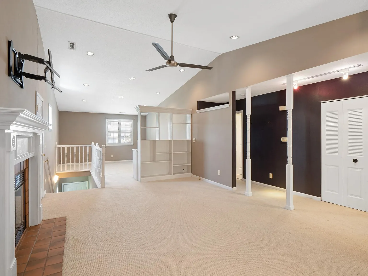 2 bed, 1299 sqft, $2,385 — Photo 2