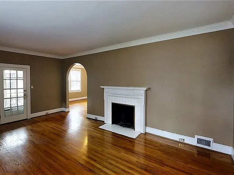 927 Heard Ave — Photo 3