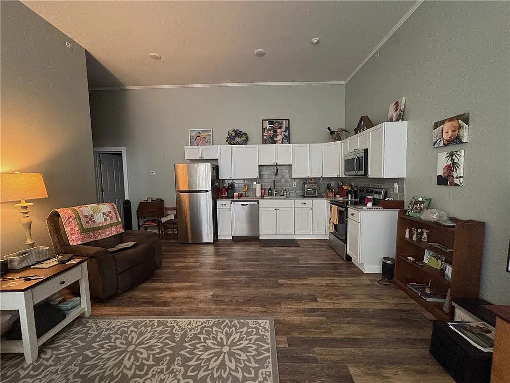 2 bed, 1.0 bath, 850 sqft, $1,550 — Photo 4