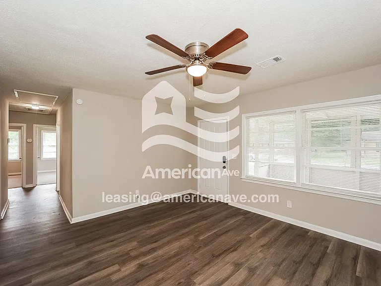 1830923_005_wm_-_living_room_12954707.jpg