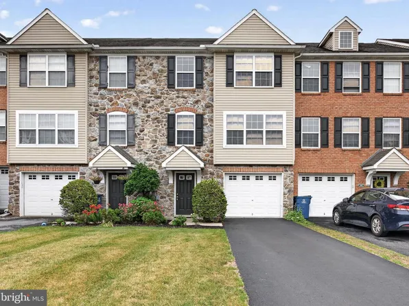 107 Westpoint Dr, Carlisle, PA 17013