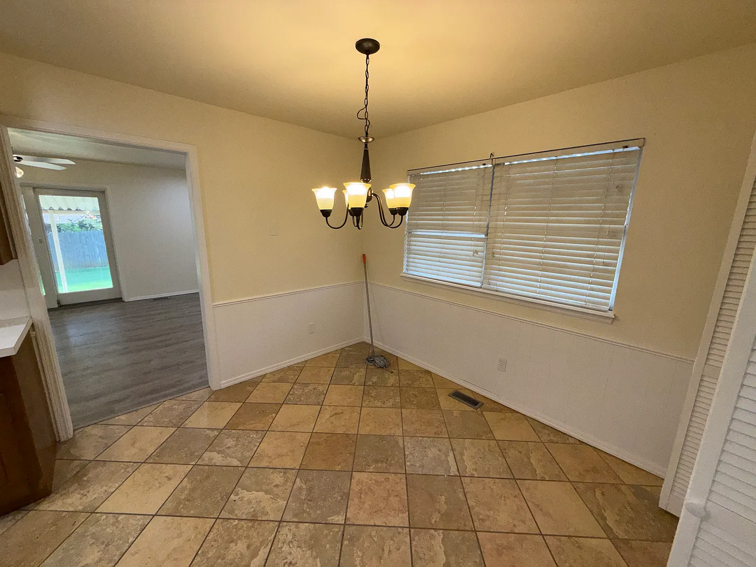 3 bed, 1271 sqft, $1,500 — Photo 4