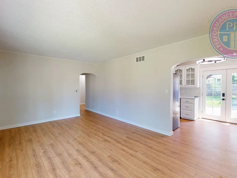 7308 N Jordan Ave — Photo 4