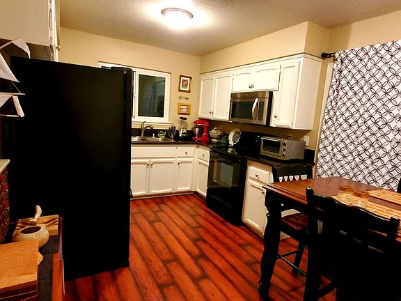 3rd image of 9644 Tanglewood Cir