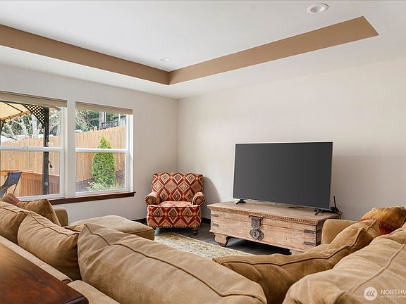 4th image of 1105 Halsey Drive