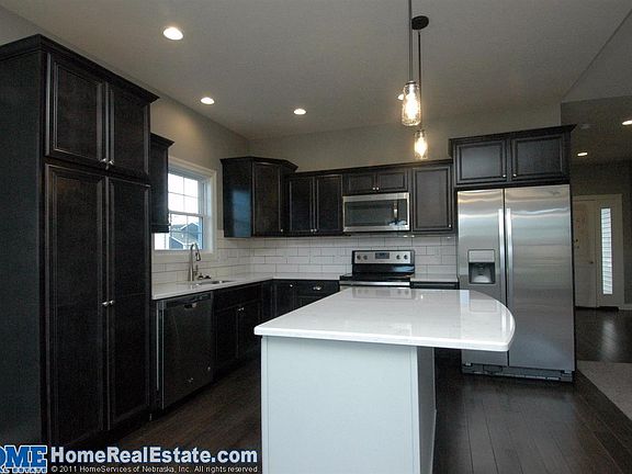 4th image of 2439 Hawthorn St