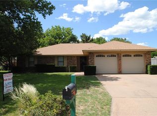 1405 Roanoake Dr, Graham, TX 76450