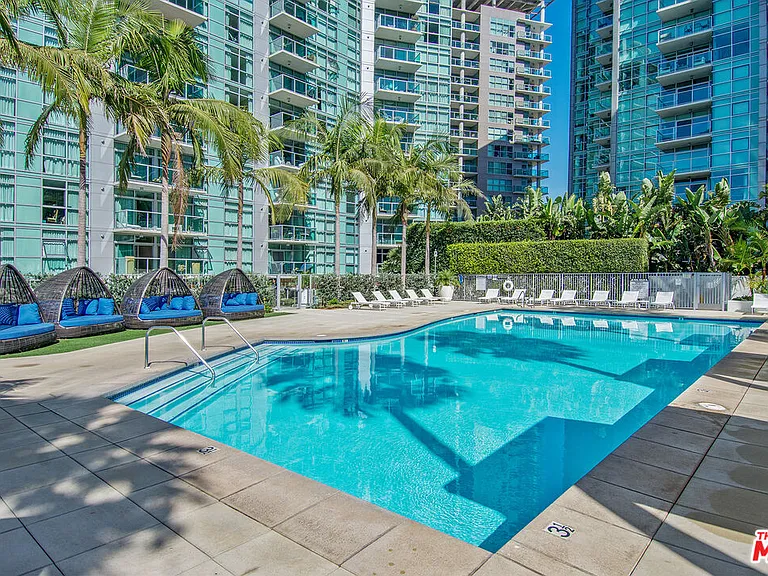 13700 Marina Pointe Dr #1507 — Photo 19