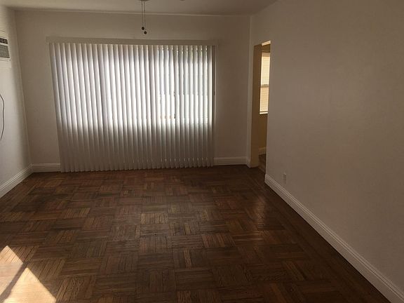 2nd image of 975 Las Palmas Ave
