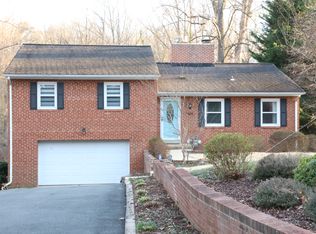 7401 Calamo St, Springfield, VA 22150