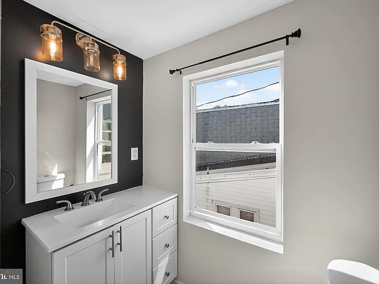 153 N Queen St — Photo 5