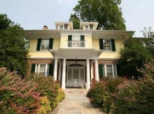 402 E Beverley St, Staunton, VA 24401