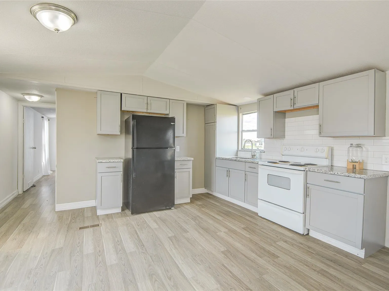 3 bed, 2.0 bath, $1,350 — Photo 2