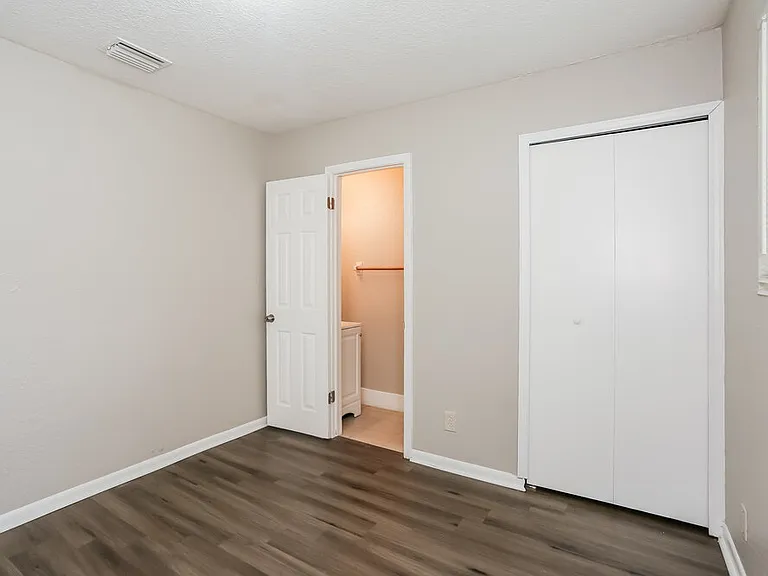 6812 Hawkins Ct — Photo 13