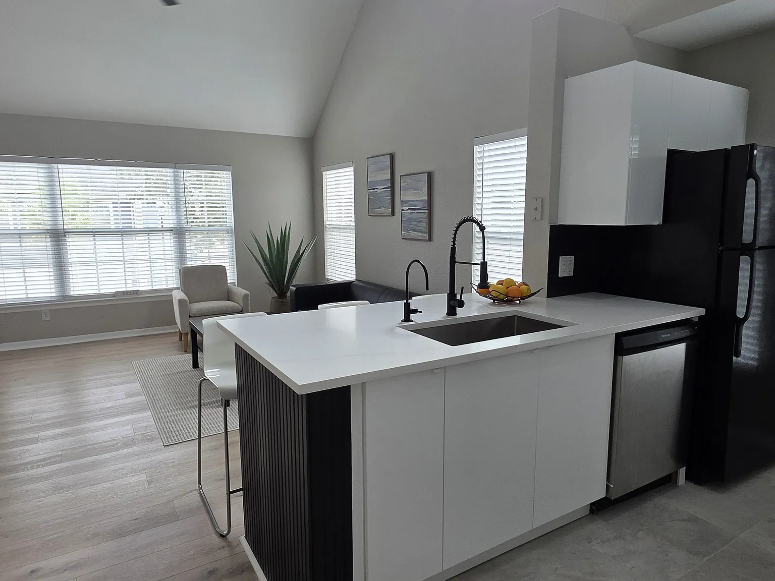 2 bed, 1316 sqft, $2,400 — Photo 3