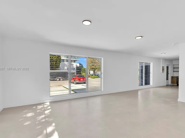 1130 102nd St #1 — Photo 3