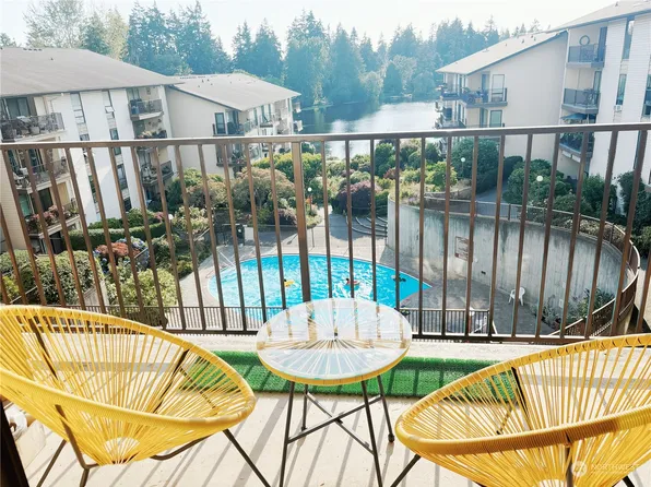 13215 Linden Avenue N #403C, Seattle, WA 98133