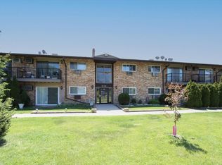 834 E Old Willow Rd APT 209, Prospect Heights, IL 60070
