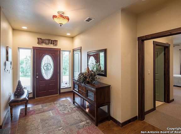 5th image of 515 Deer Creek Dr