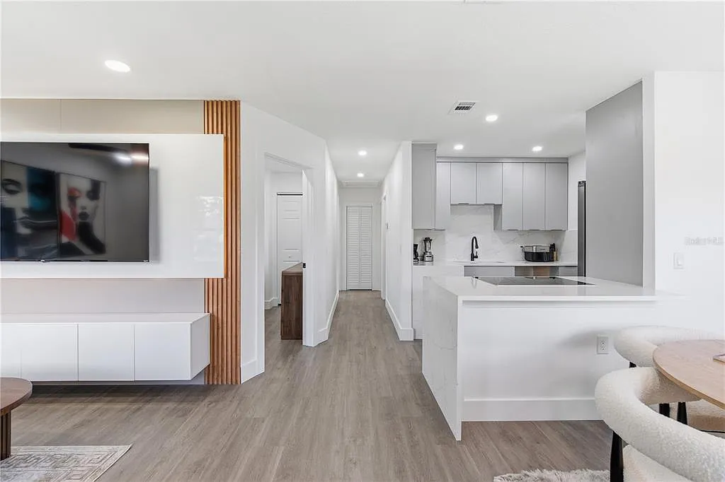 4 bed, 3.0 bath, 1795 sqft, $3,000 — Photo 2
