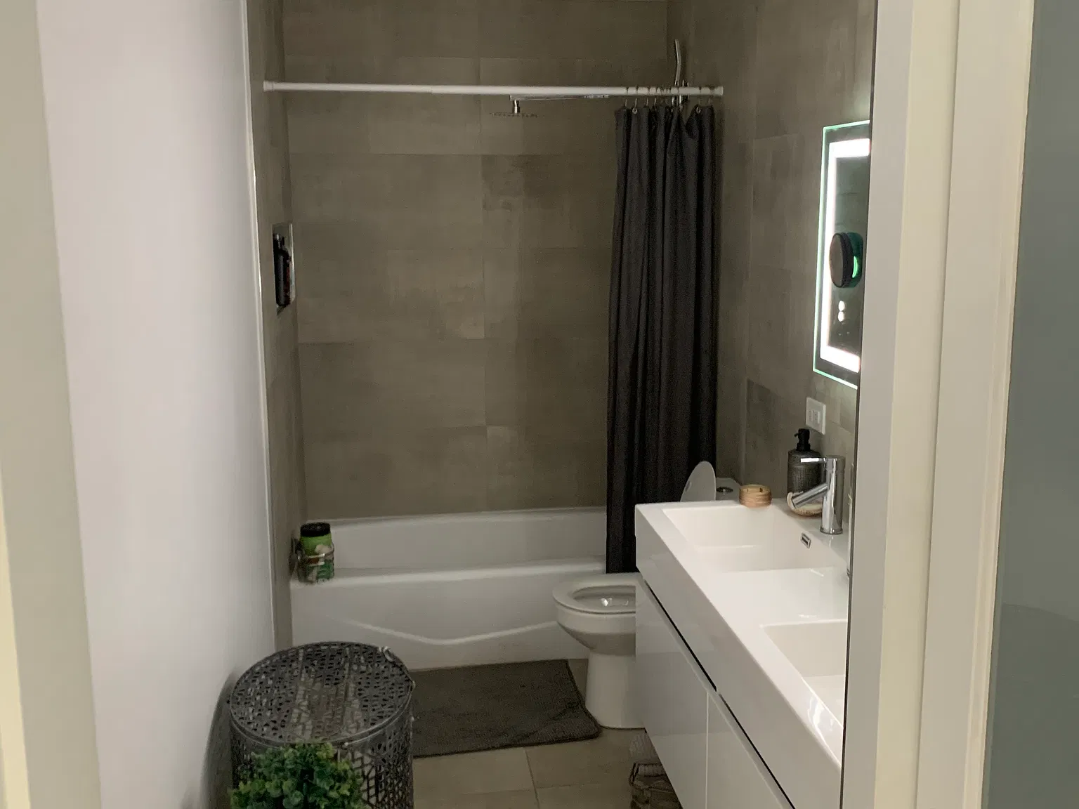 4 bed, 1803 sqft, $3,300 — Photo 2