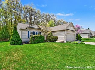 2060 Glenn Canyon Dr SE, Caledonia, MI 49316