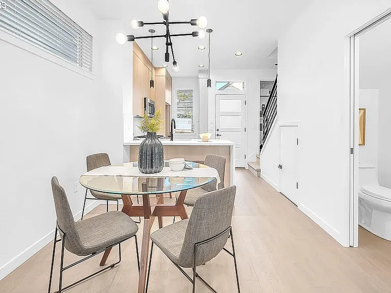 3686 SE Haig St — Photo 7