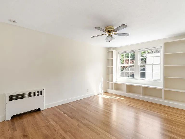 82 Allen Ave — Photo 19