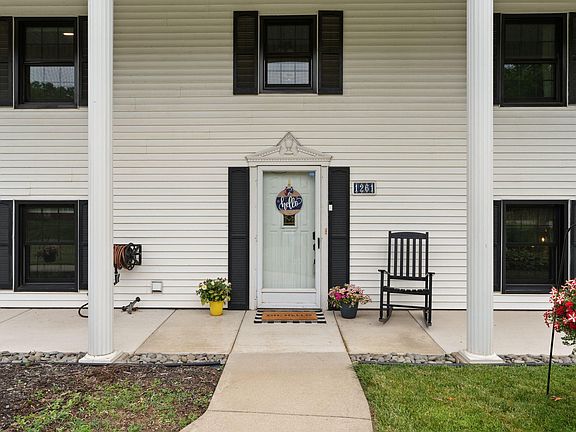 3rd image of 1261 Redbud Dr