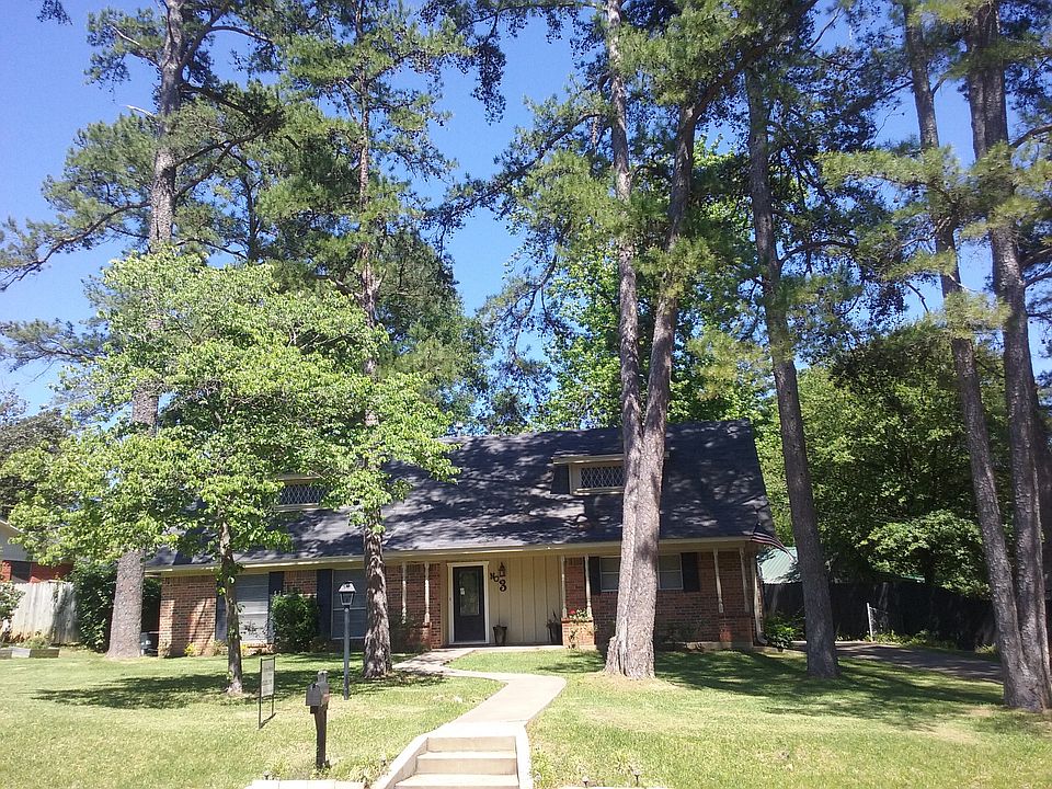 1st image of 3 Marguerite Dr