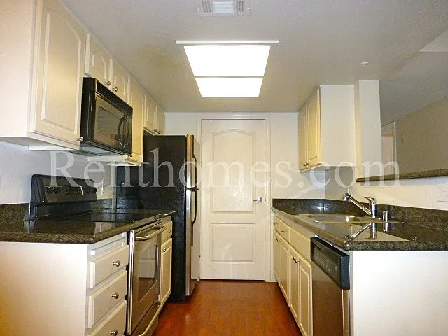 Rancho Bernardo, 12043 Alta Carmel Ct #122, Granite Counters, AC, Fireplace, Community Pool, Spa,... — Photo 2