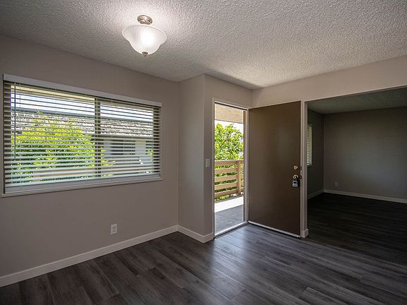 4th image of 1921-1927 West Dr #27