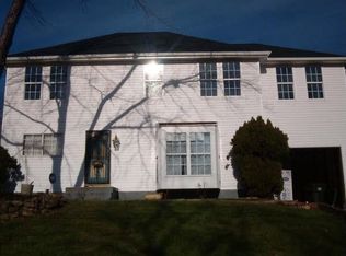 1818 Warren Dr, Woodbridge, VA 22191