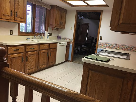 4th image of 307 Bradford St