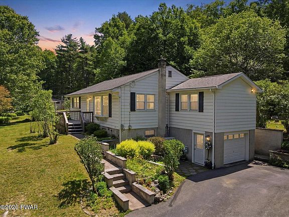 3rd image of 1044 Bartonsville Woods Rd