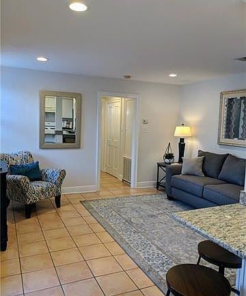 4th image of 4225 Carondelet St #A